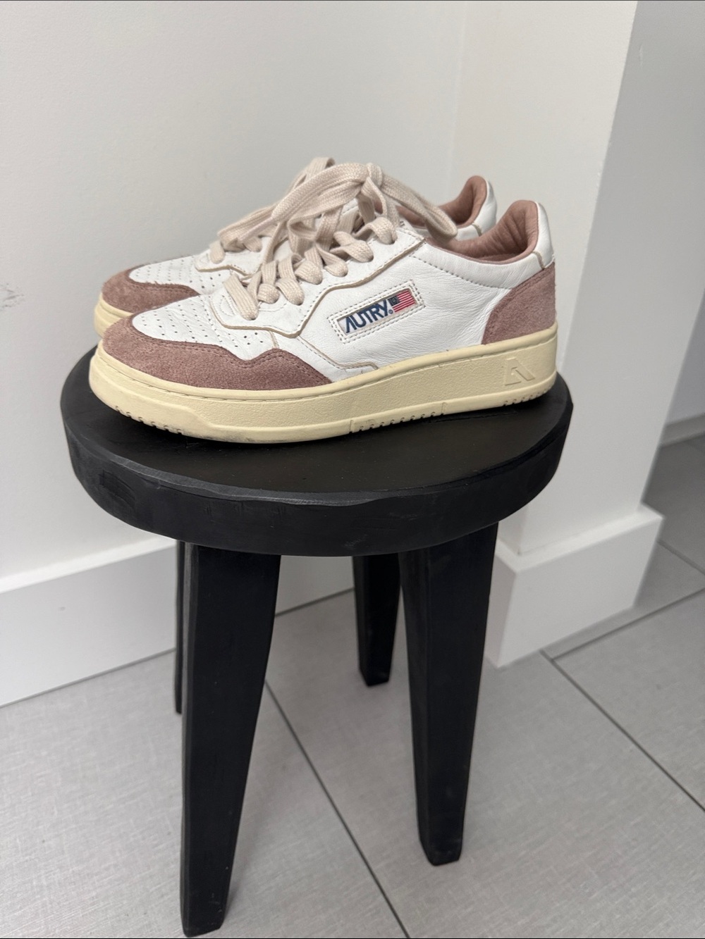 Autry Medalist Low-Top Sneakers in White & Dusty Pink